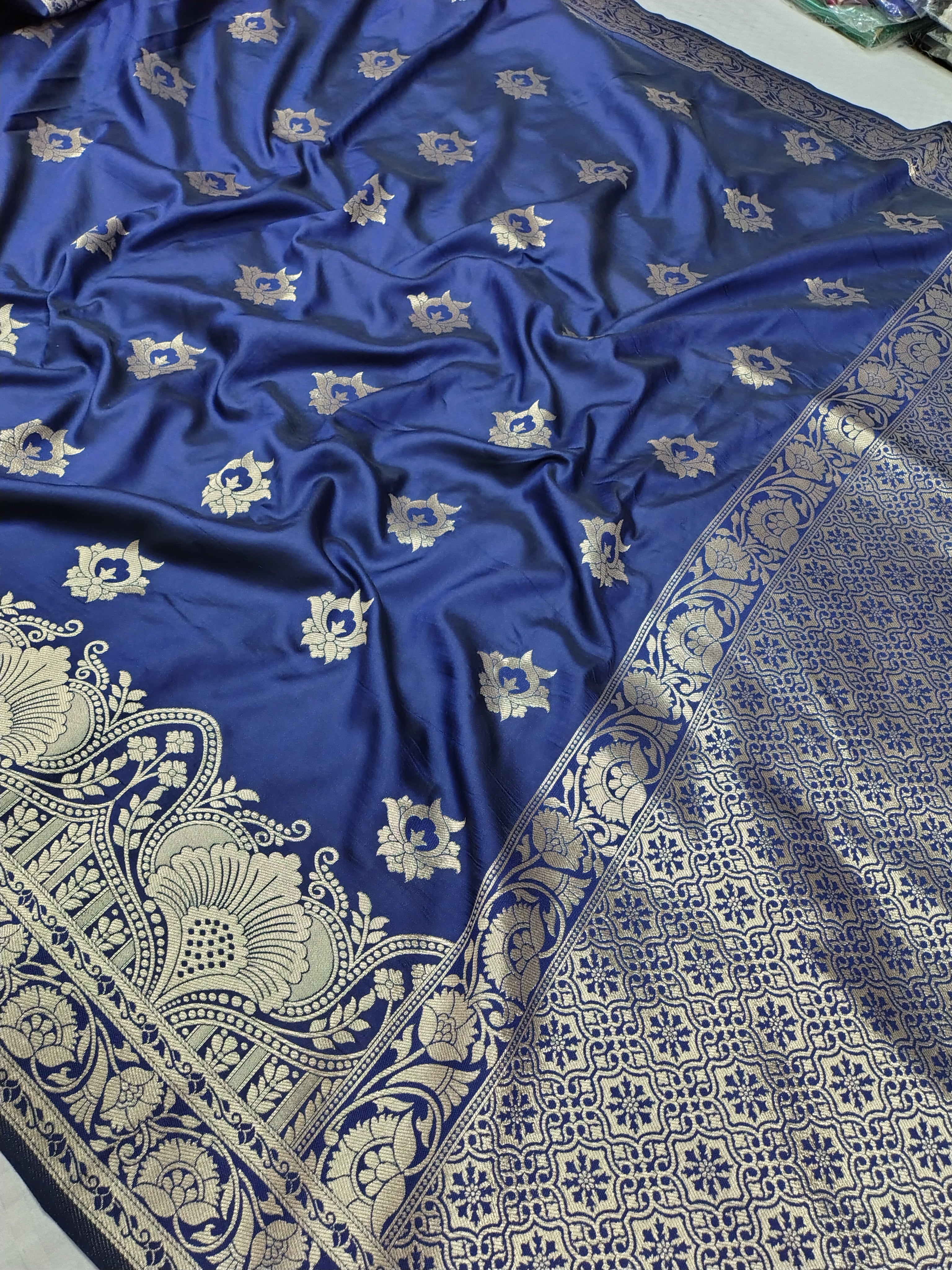 Navy Blue Soft Silk Banarasi Saree – Traditional Motifs & Rich Banarasi Pallu