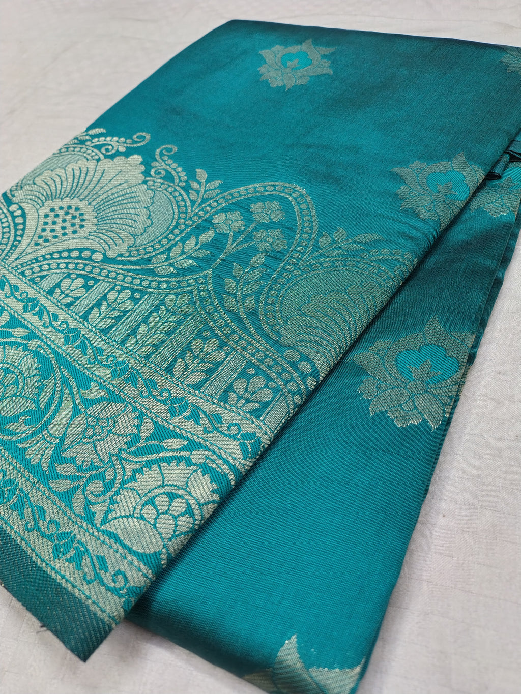 Sea Green Soft Silk Banarasi Saree – Traditional Motifs, Banarasi Border & Rich Pallu