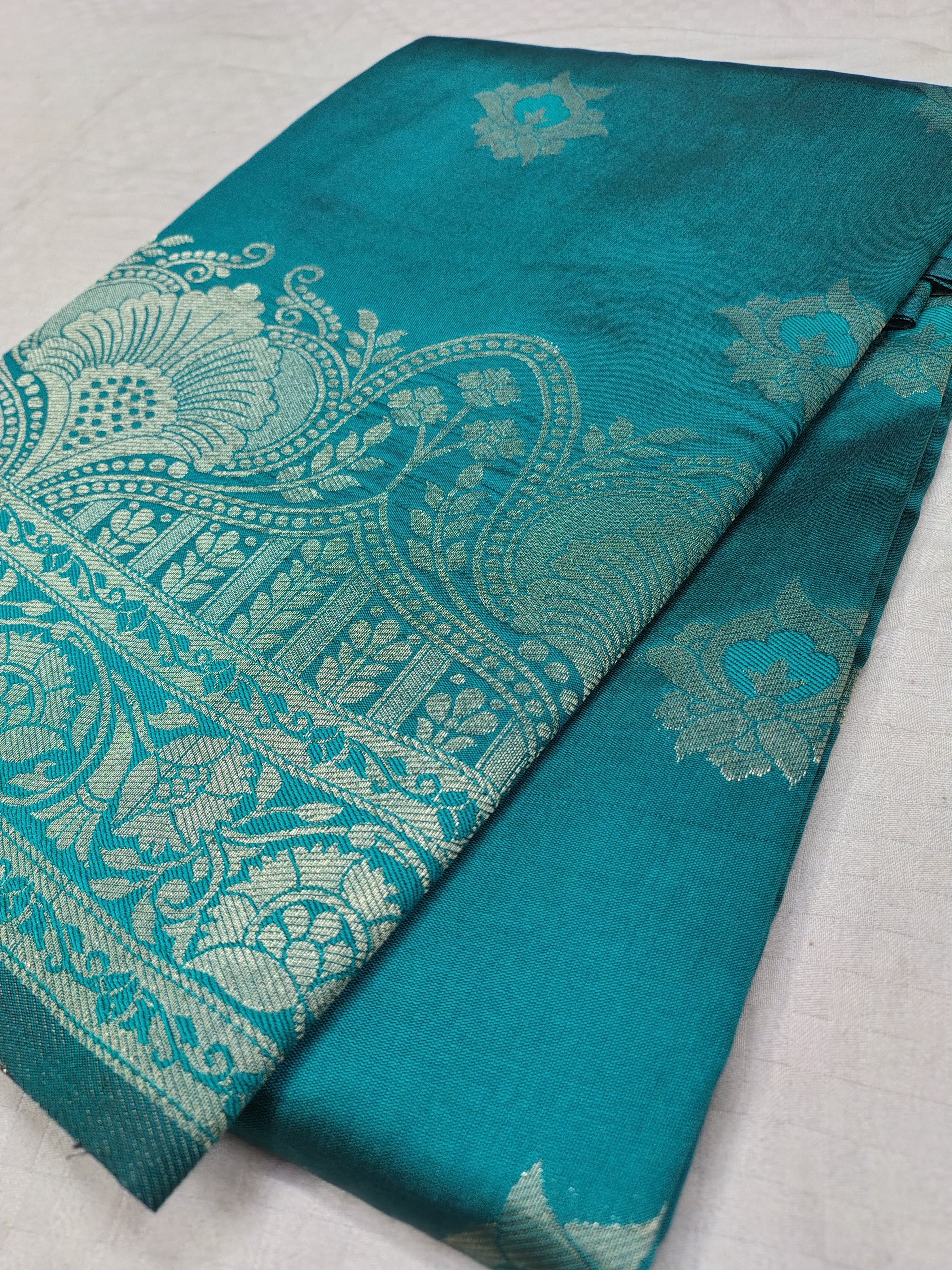Sea Green Soft Silk Banarasi Saree – Traditional Motifs, Banarasi Border & Rich Pallu