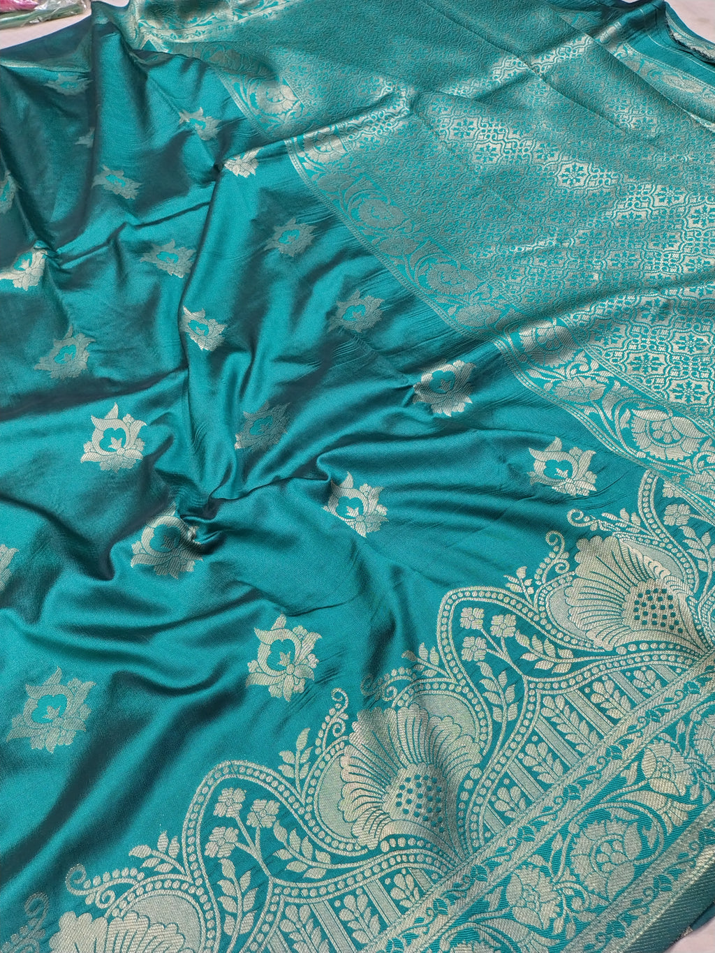 Sea Green Soft Silk Banarasi Saree – Traditional Motifs, Banarasi Border & Rich Pallu