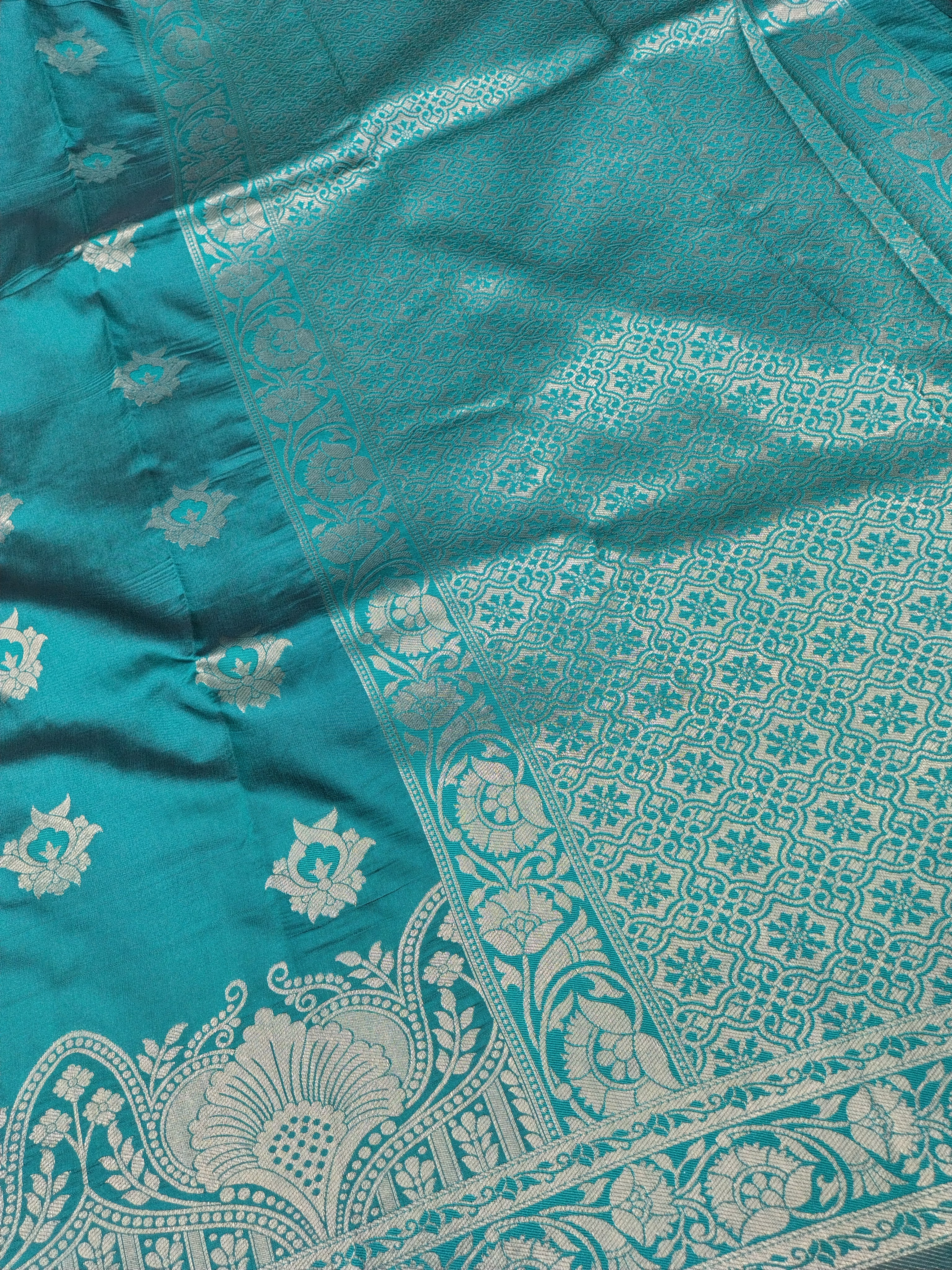 Sea Green Soft Silk Banarasi Saree – Traditional Motifs, Banarasi Border & Rich Pallu