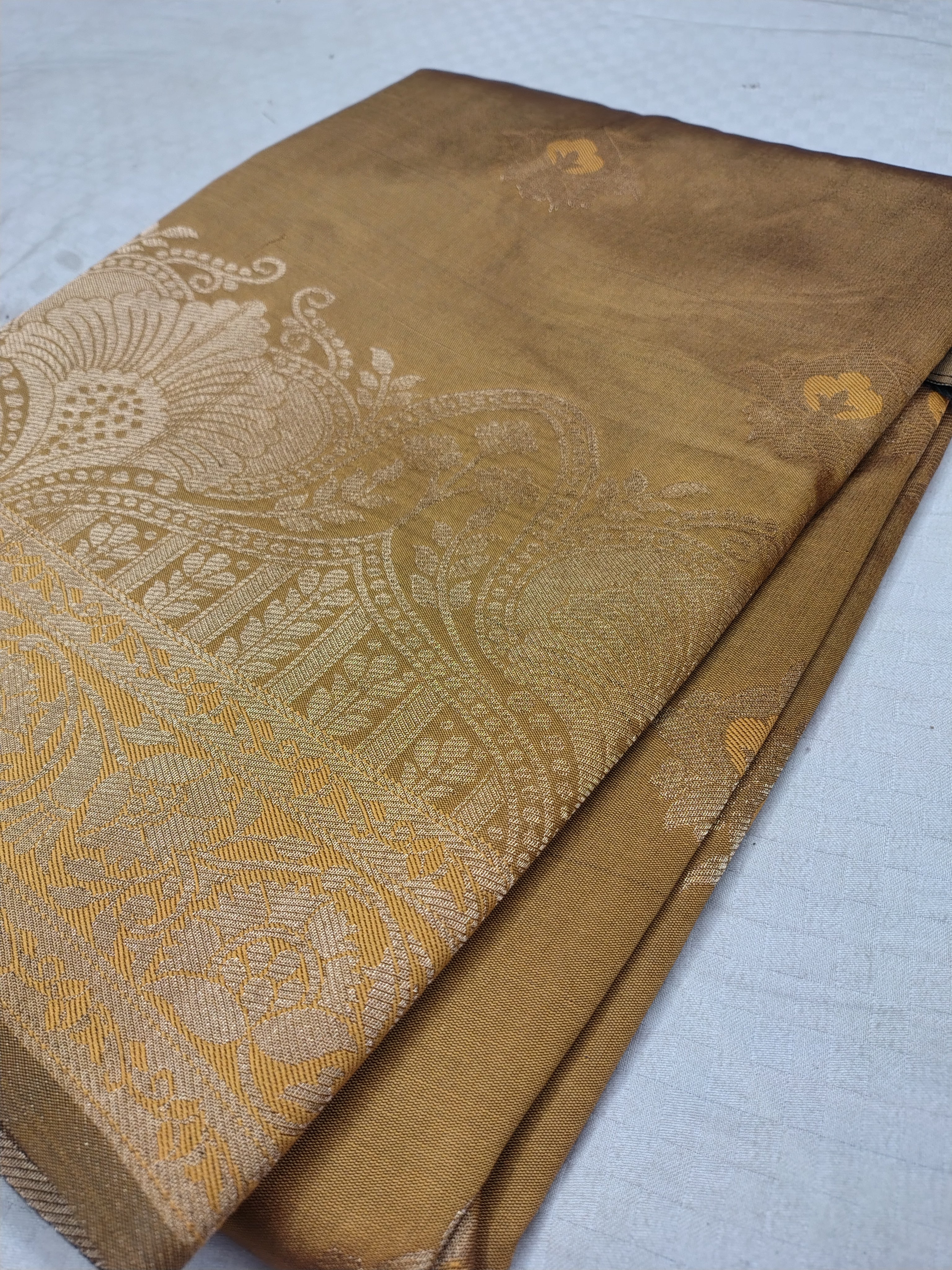 Dusty Gold Soft Silk Banarasi Saree – Traditional Motifs, Banarasi Border & Rich Pallu