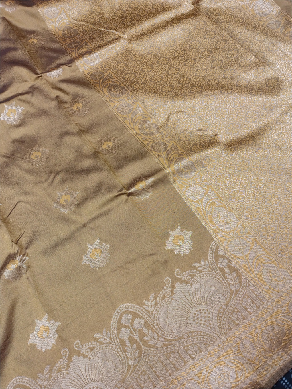 Dusty Gold Soft Silk Banarasi Saree – Traditional Motifs, Banarasi Border & Rich Pallu