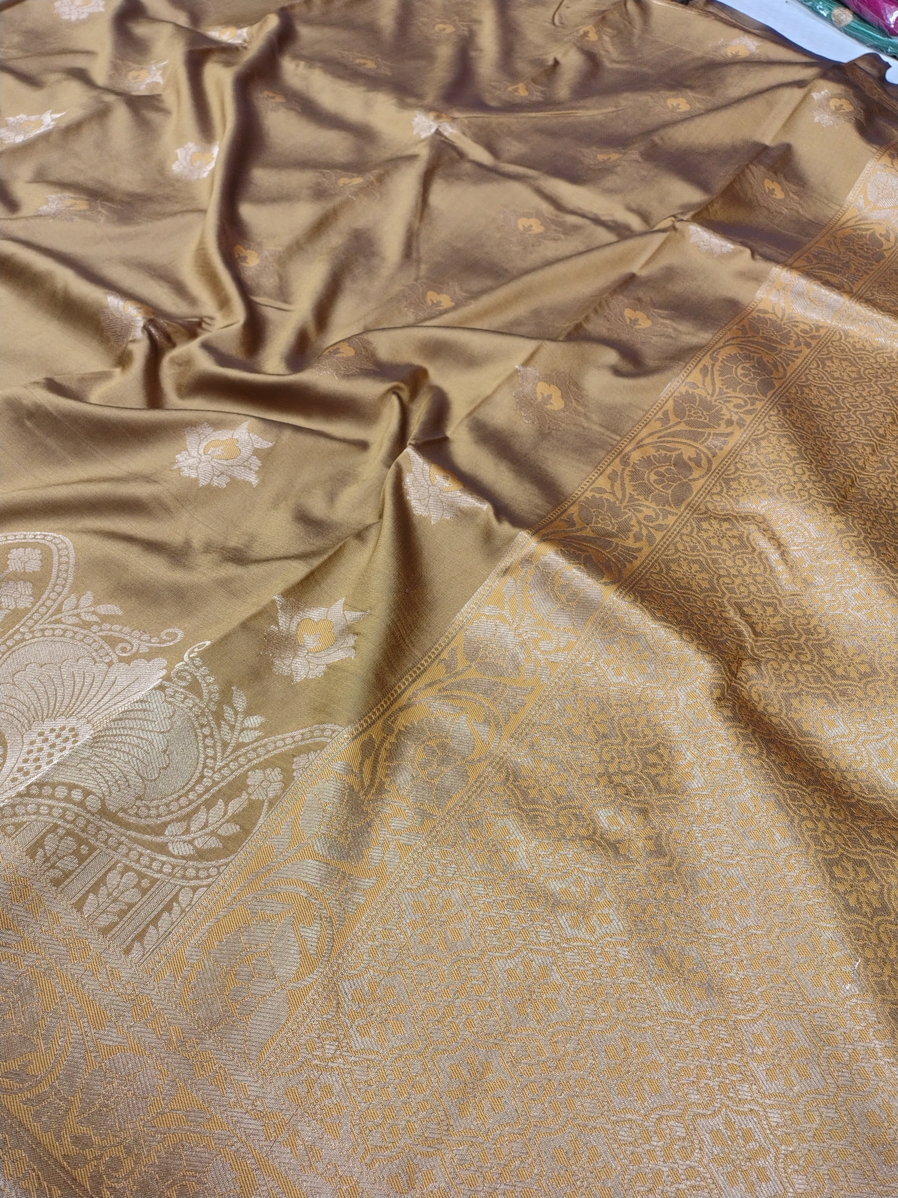 Dusty Gold Soft Silk Banarasi Saree – Traditional Motifs, Banarasi Border & Rich Pallu