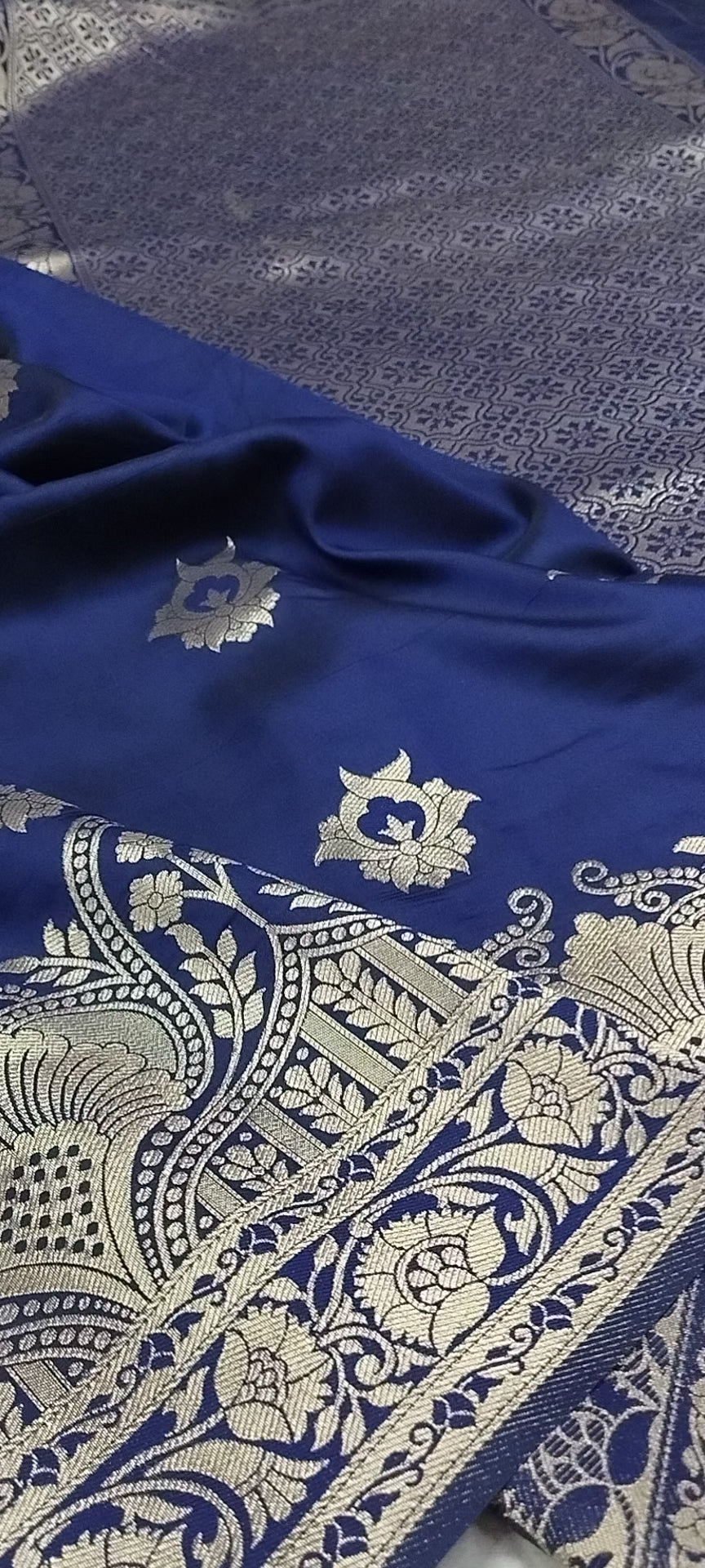 Navy Blue Soft Silk Banarasi Saree – Traditional Motifs & Rich Banarasi Pallu